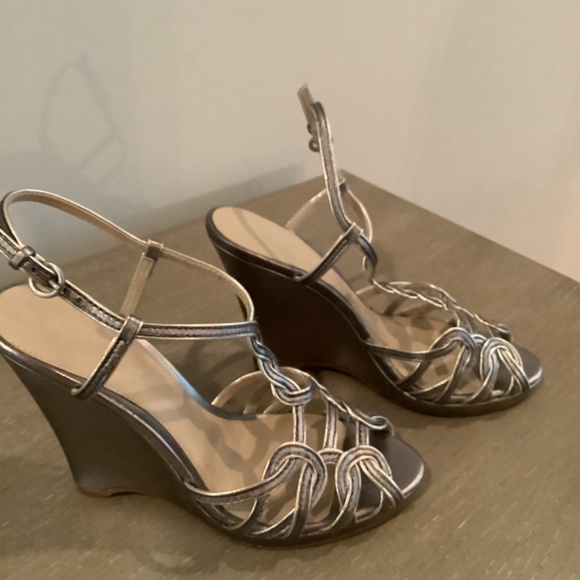 Elie Tahari wedge sling back sandal - Picture 8 of 9